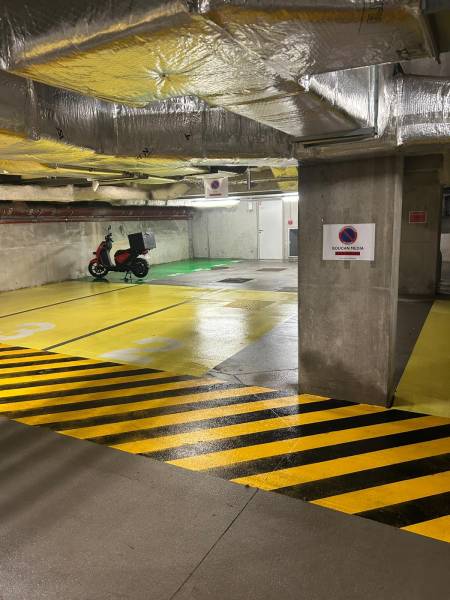 Intervention de nettoyage dans un parking de copropriété en sous-sol à Paris 75014