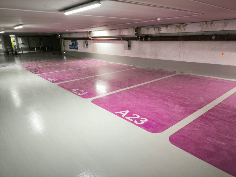 Louer une autolaveuse avec chauffeur pour laver les sols d'un parking intérieur à Paris 12ème dans le 75