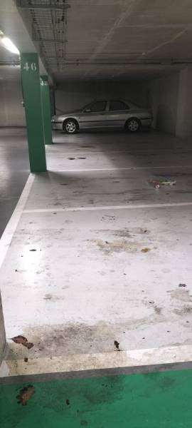 Faire nettoyer les sols sales d'un parking en sous-sol à Paris 12ème avec la location d'une autolaveuse professionnelle avec chauffeur