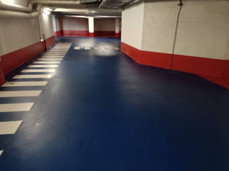Location d'autolaveuse avec chauffeur pour faire nettoyer les sols d'un parking intérieur à Paris 75015