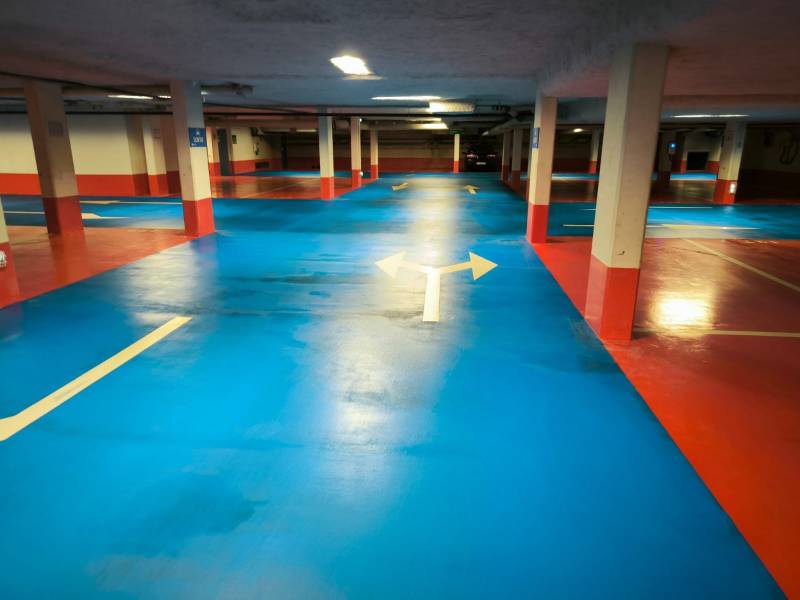 Location d'une autolaveuse avec chauffeur pour nettoyer les sols sales d'un parking souterrain à Paris 75015 