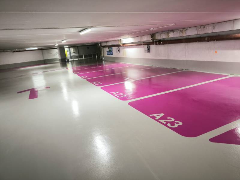 Nettoyage des sols d'un parking intérieur à Paris 12ème avec la location d'une autolaveuse avec chauffeur