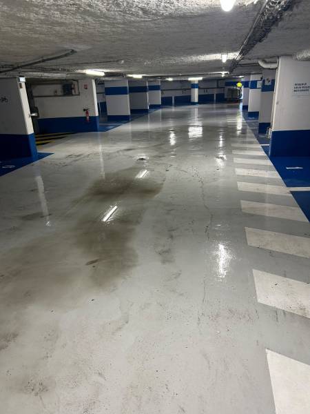 Photo avant nettoyage d'un parking souterrain à Paris 75002 par autolaveuse avec chauffeur