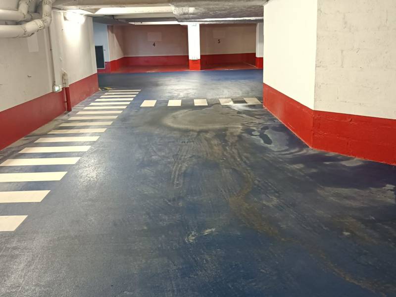 Avant nettoyage professionnel d'un parking souterrain à Paris 8ème dans le 75