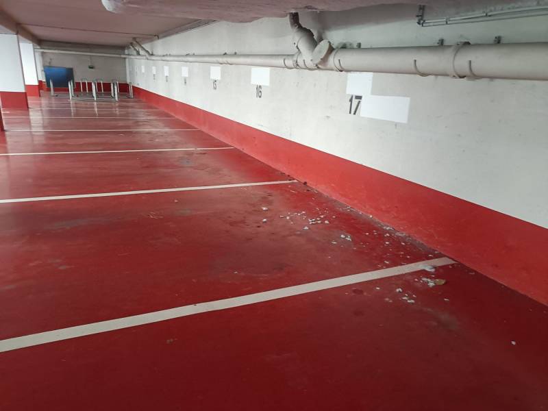 Exemple avant nettoyage d'un parking intérieur d'immeuble à Paris 8ème dans le 75