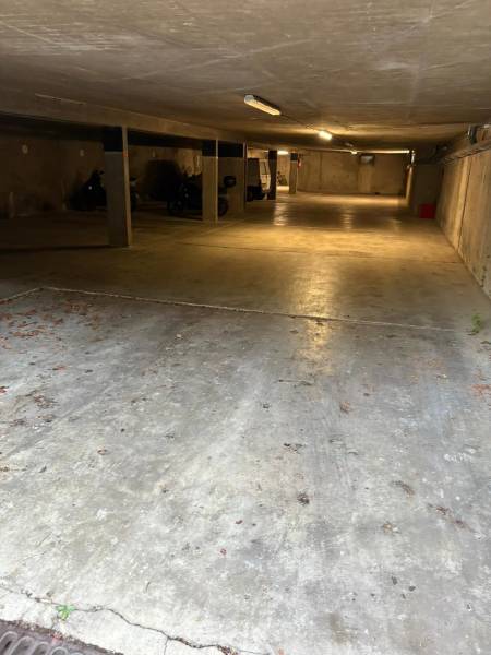 Nettoyage d'un parking en sous-sol à Paris 75008 en Île-de-France