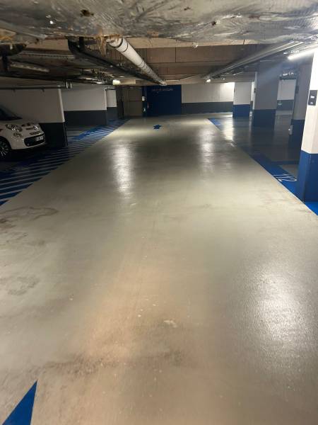 Nettoyage professionnel d'un parking intérieur à Paris 75008 en Île-de-France
