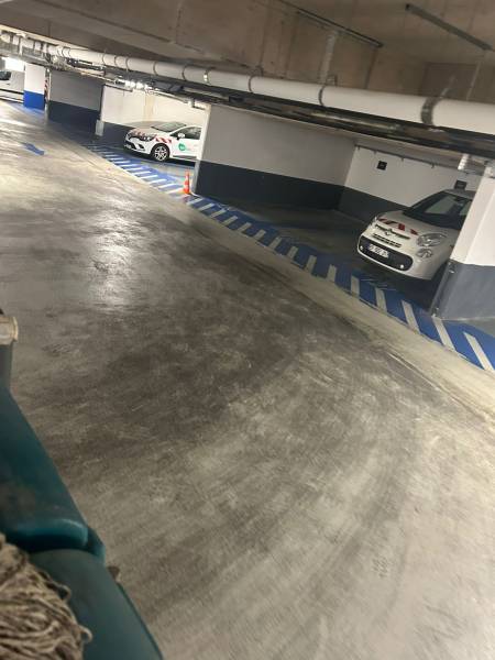 Photo avant nettoyage d'un parking souterrain à Paris 8ème dans le 75