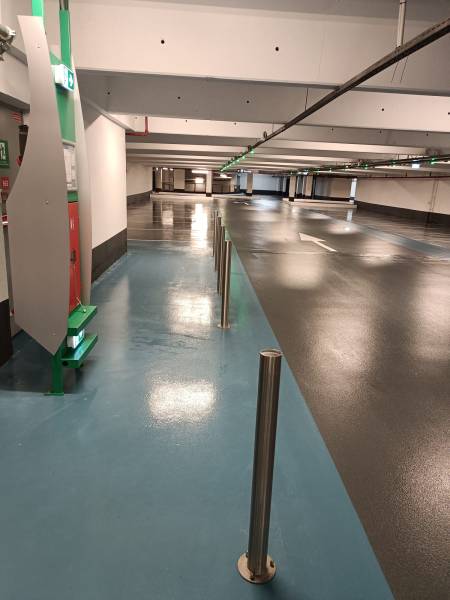 Louer une autolaveuse professionnelle avec chauffeur à Paris 9ème pour laver les sols d'un parking souterrain