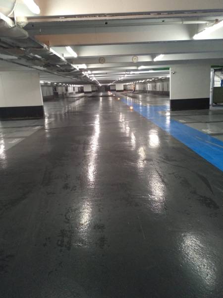 Lavage des sols d'un parking intérieur avec la location d'une autolaveuse avec chauffeur à Paris 75010